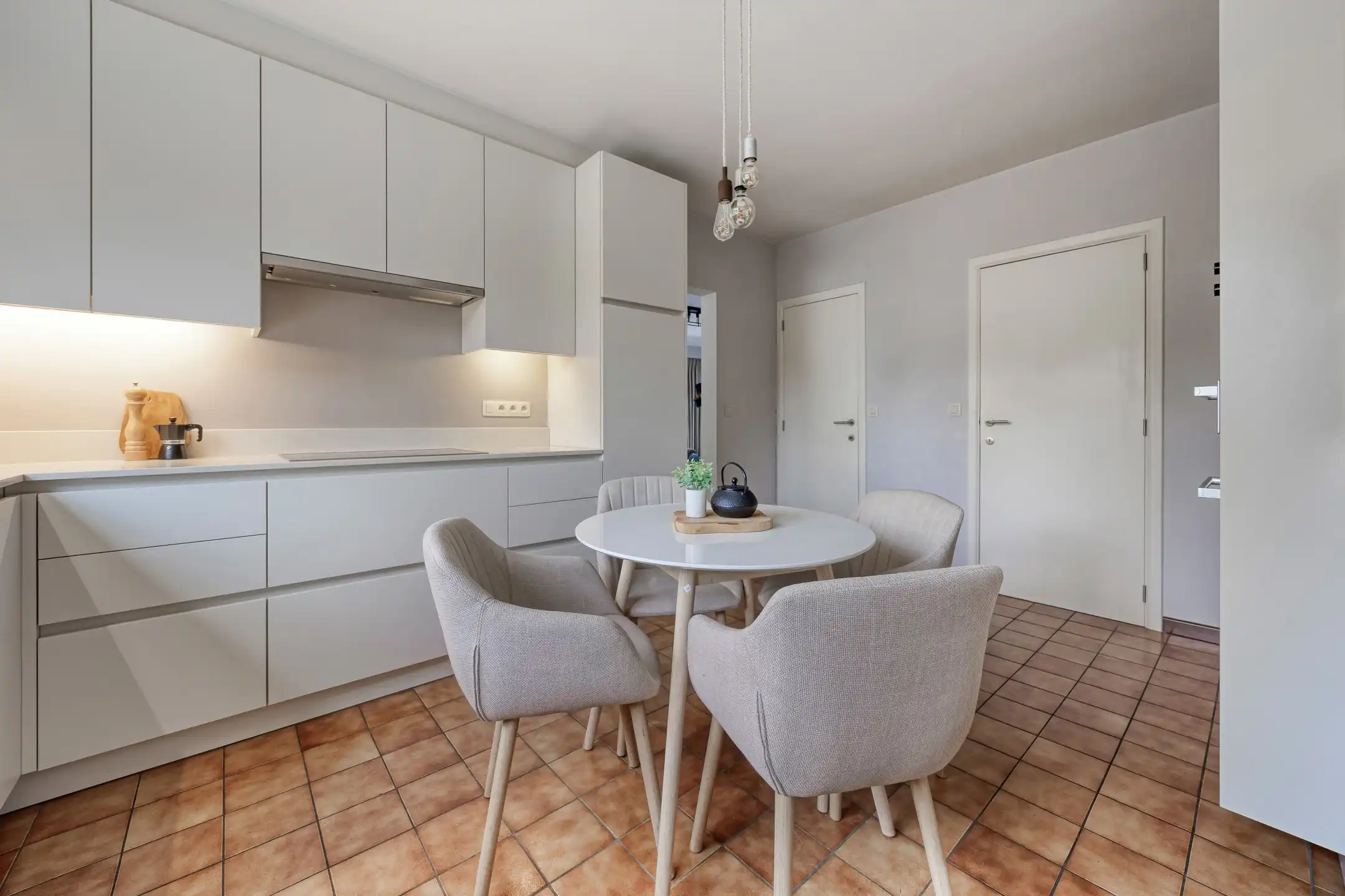 Karaktervolle en ruime vrijstaande woning met prachtige tuin foto 7