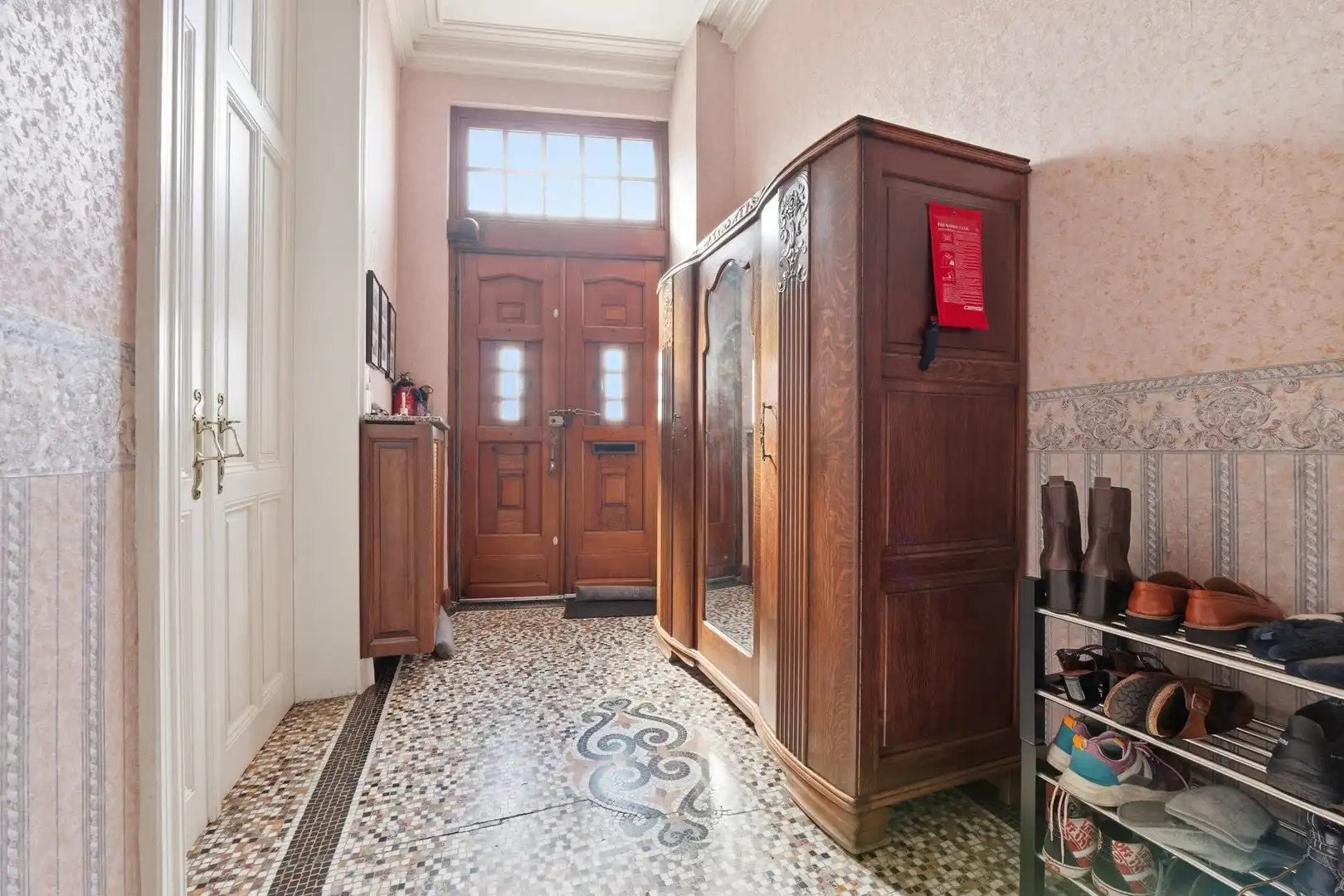 AUTHENTIEK HERENHUIS MET PRAKTIJKRUIMTE, TUIN EN GARAGE MET STALLEN IN HARTJE BORGLOON foto 7