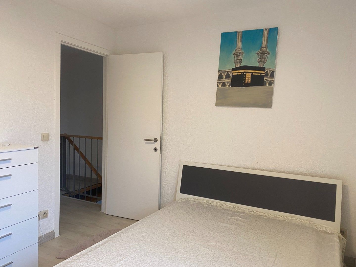 Moderne stadswoning met tuin in familiale en levendige buurt foto 9