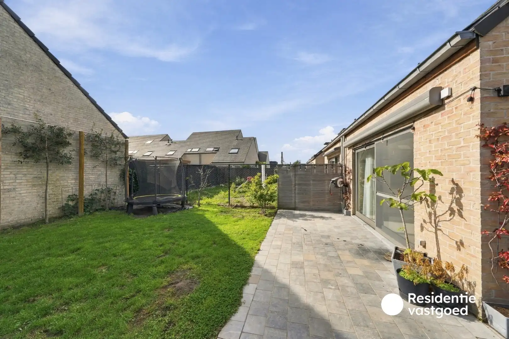 Instapklare woning te koop met garage en tuin! foto 15