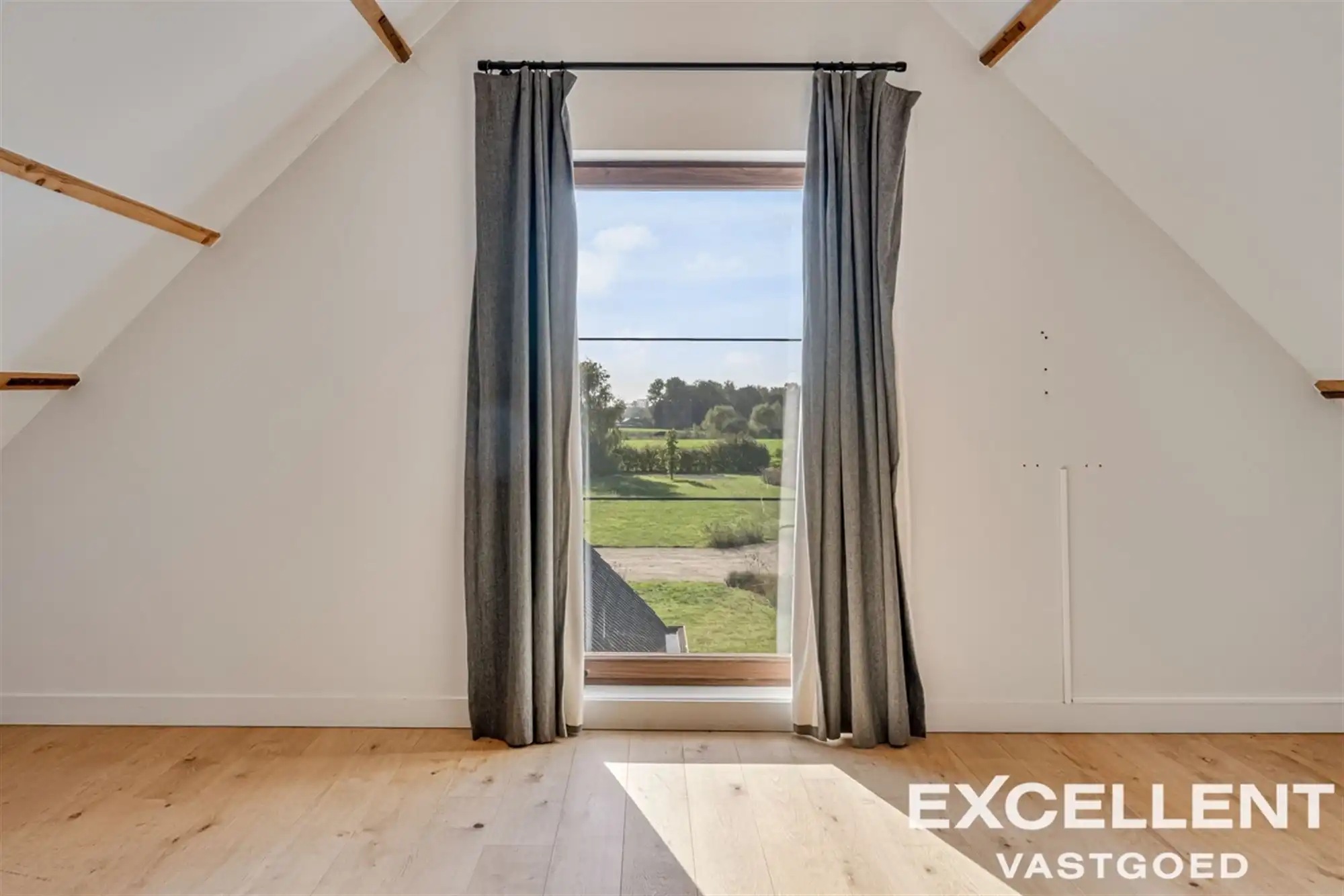 Villa met zwemvijver op een uitzonderlijk perceel foto 29