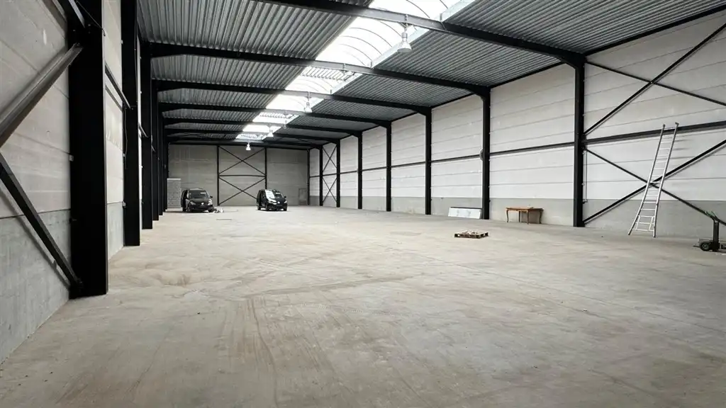 Te Huur: Magazijn met kantoor te Mechelen nabij R6 en E19  foto 2