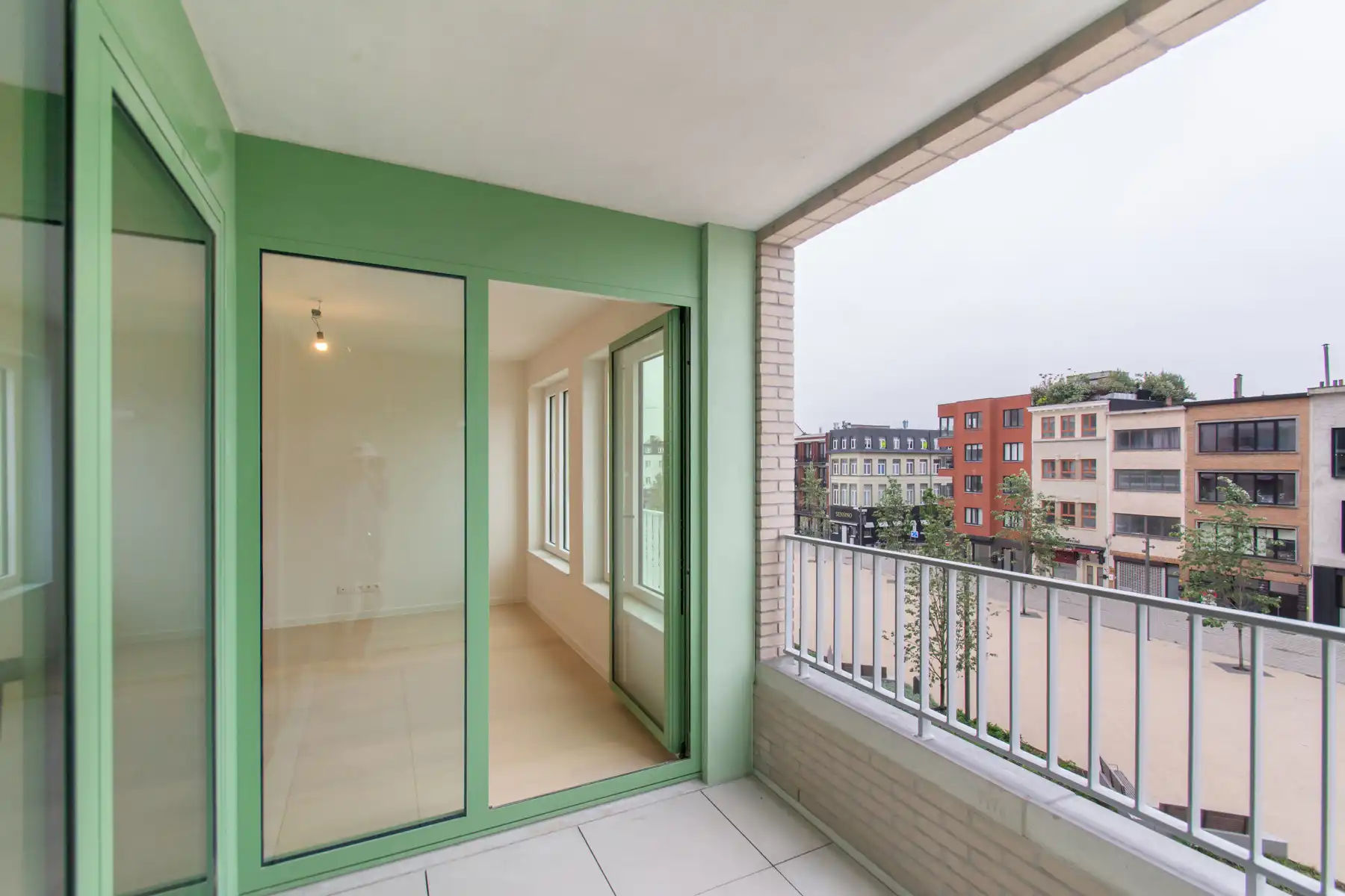 Prachtig instapklaar 2- kamer appartement met groot terras foto 5