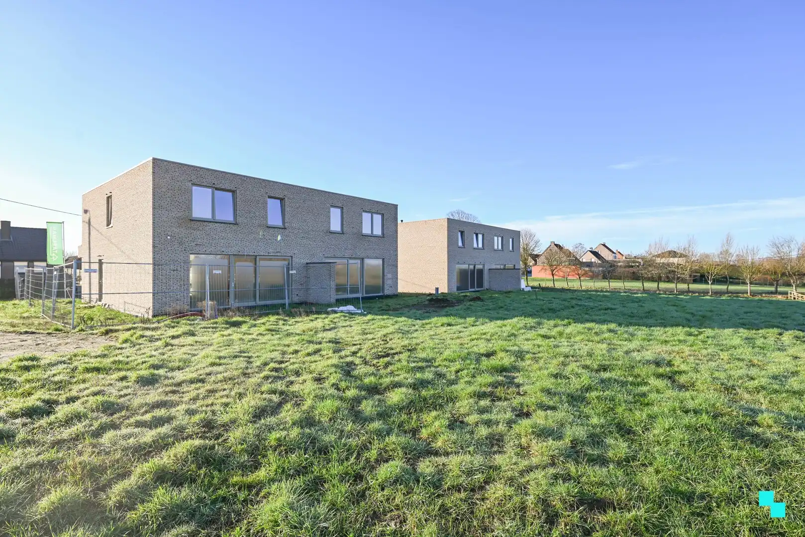 Halfopen nieuwbouwwoning met landelijke verzichten foto 23