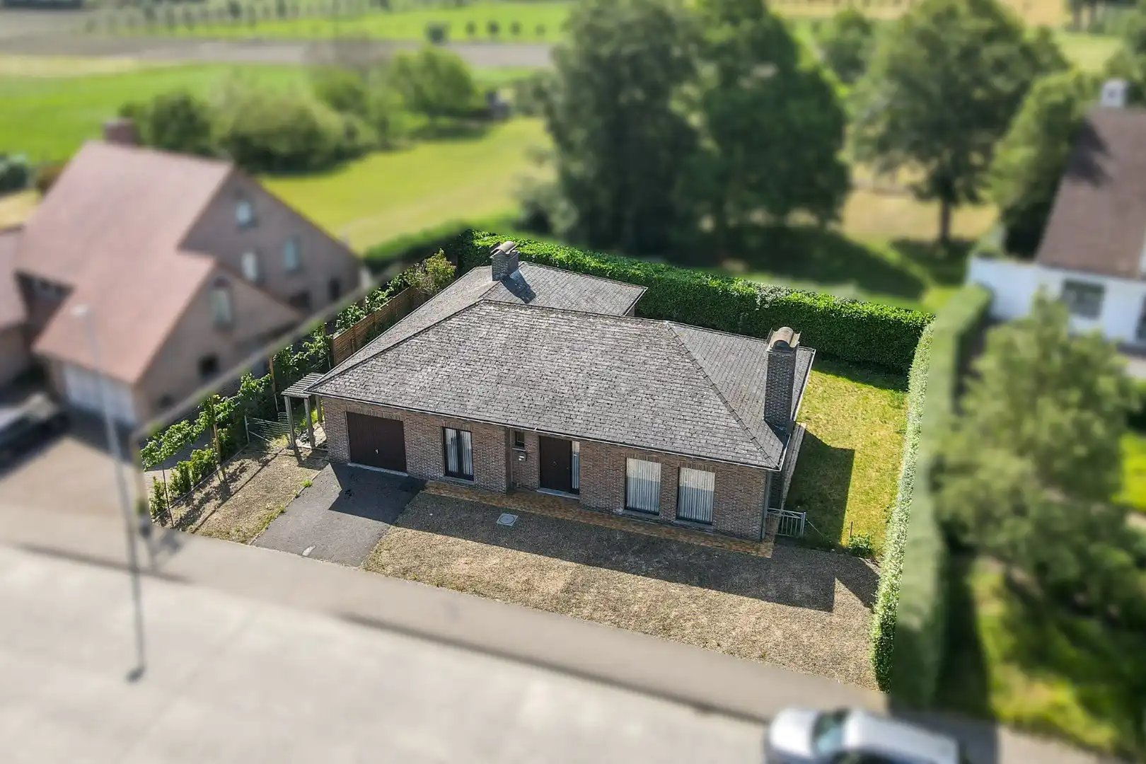 Hoofdfoto van de publicatie: Vrijstaande bungalow met 3 slaapkamers, ruime garage en zonnige tuin