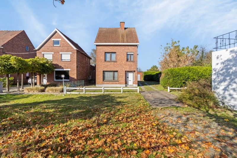 Te renoveren woning met riante tuin en bijgebouwen. foto 2