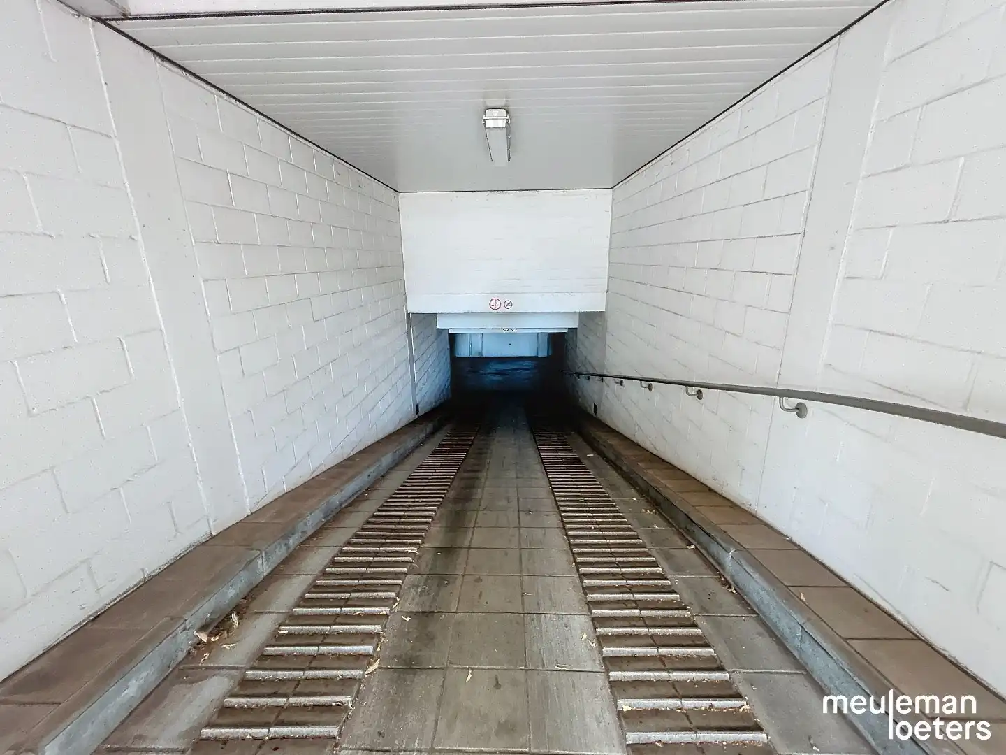 Ruime ondergrondse garagebox foto 2