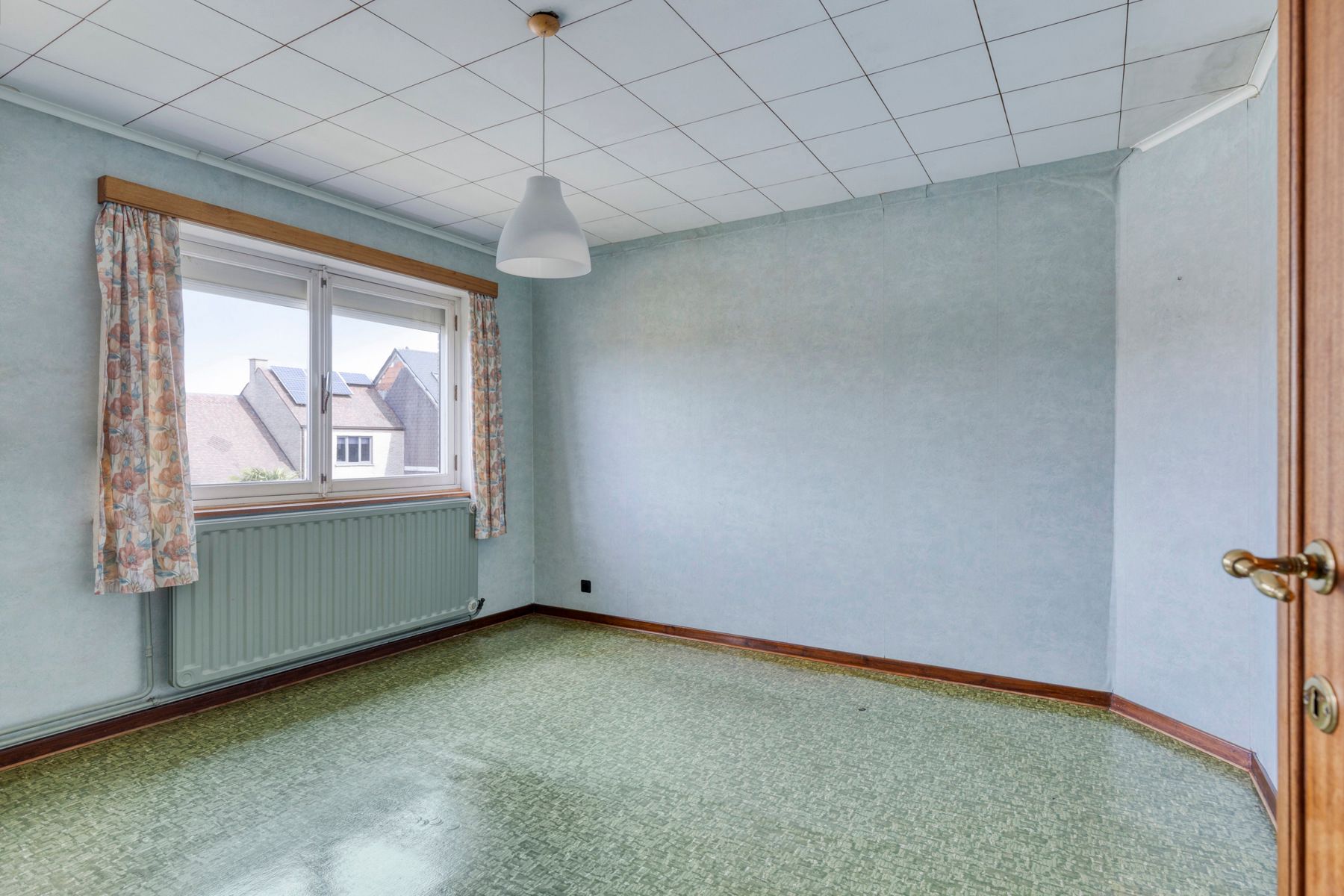 Goed gelegen villa met 3 slaapkamers, garage en tuin foto 13