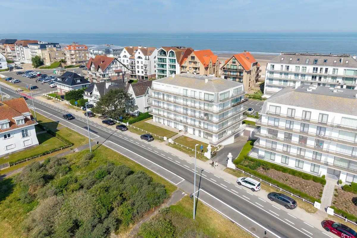 Prachtig gerenoveerd appartement nabij het strand foto {{pictureIndex}}