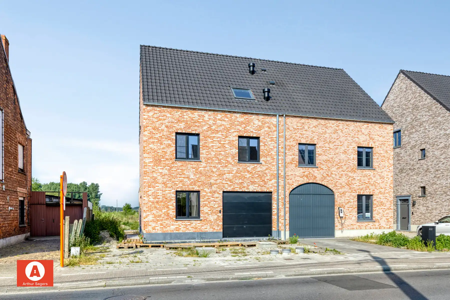 Nieuwbouwwoning met prachtig landelijk zicht foto {{pictureIndex}}