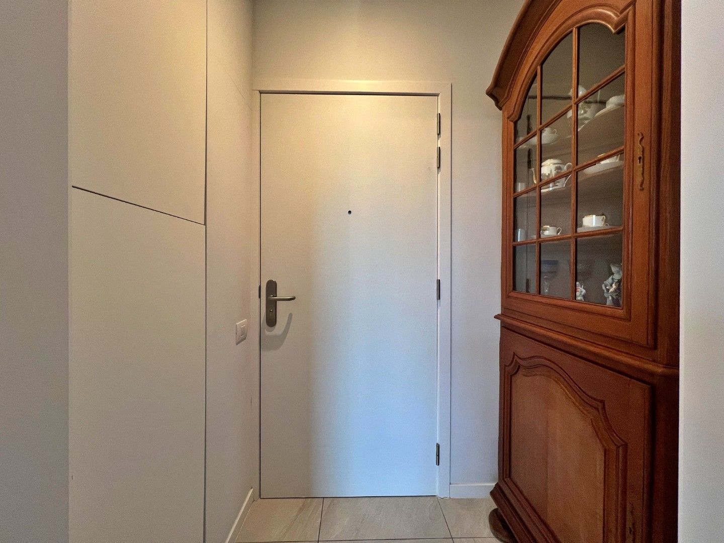 Recent 2-slaapkamer appartement met verschillende terrassen, een kelderberging en een parkeerplaats foto 13