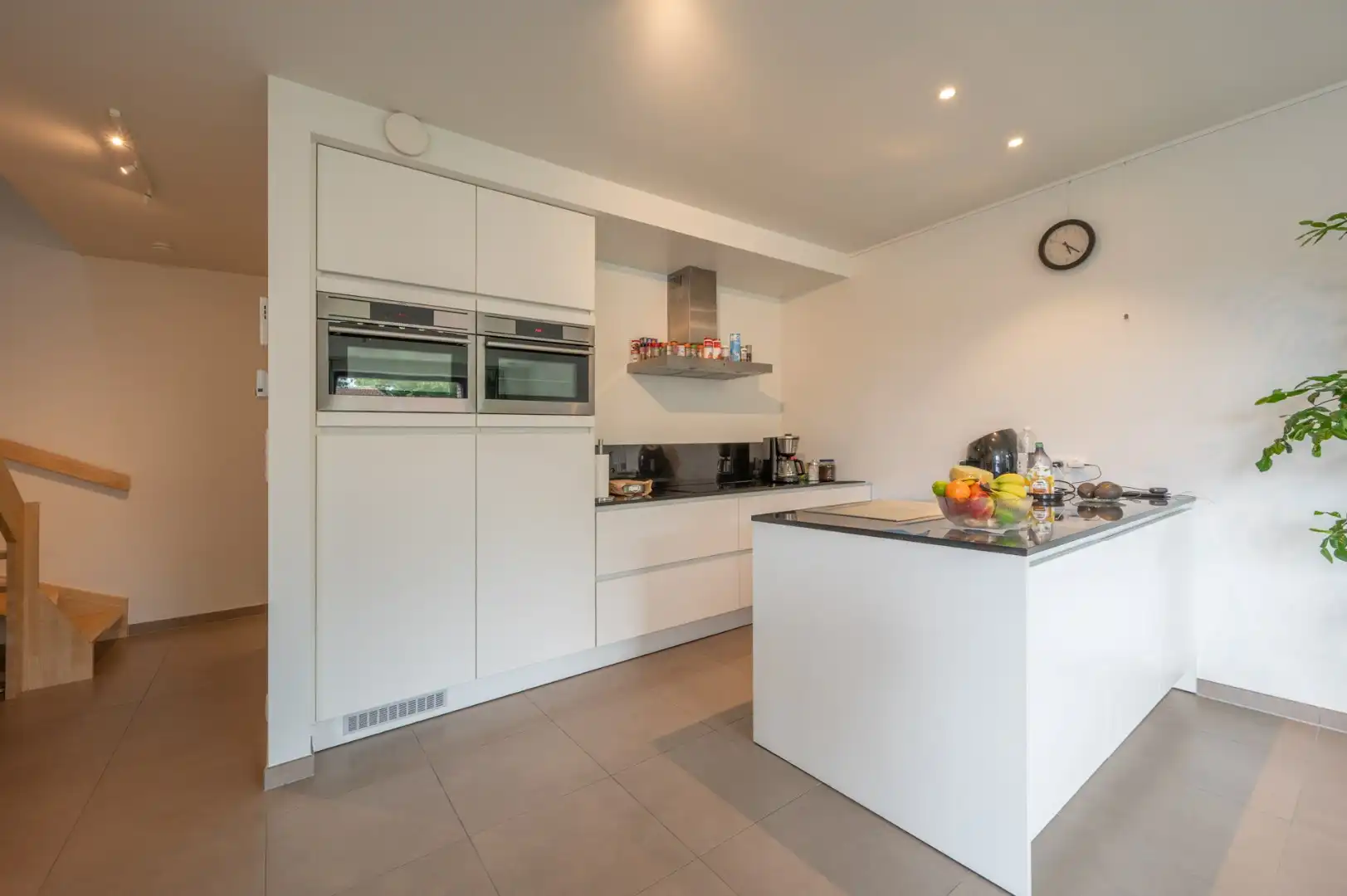 Instapklaar duplex appartement met ruim zonneterras op topligging in Brugge! foto 5