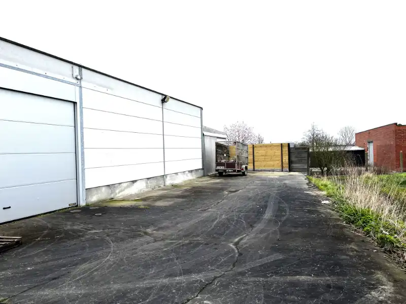 Magazijn met burelen en parkeer mogelijkheden foto 21
