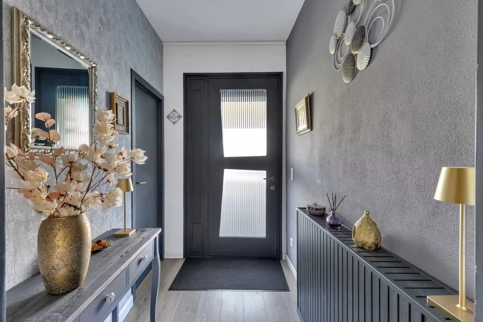 Volledig gerenoveerde gelijkvloerse woning met tuin in Riemst foto 3