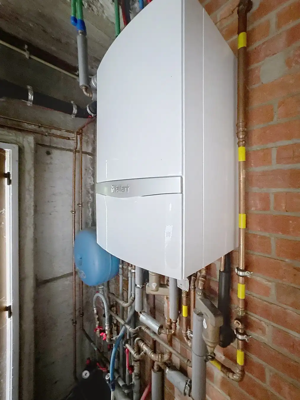 BEDRIJFSGEBOUW te koop in Zedelgem, bestaande uit MAGAZIJN (265m²) en WONING (3/4 slpkms, garage en tuin). Inclusief ZONNEPANELEN en BATTERIJ! foto 7