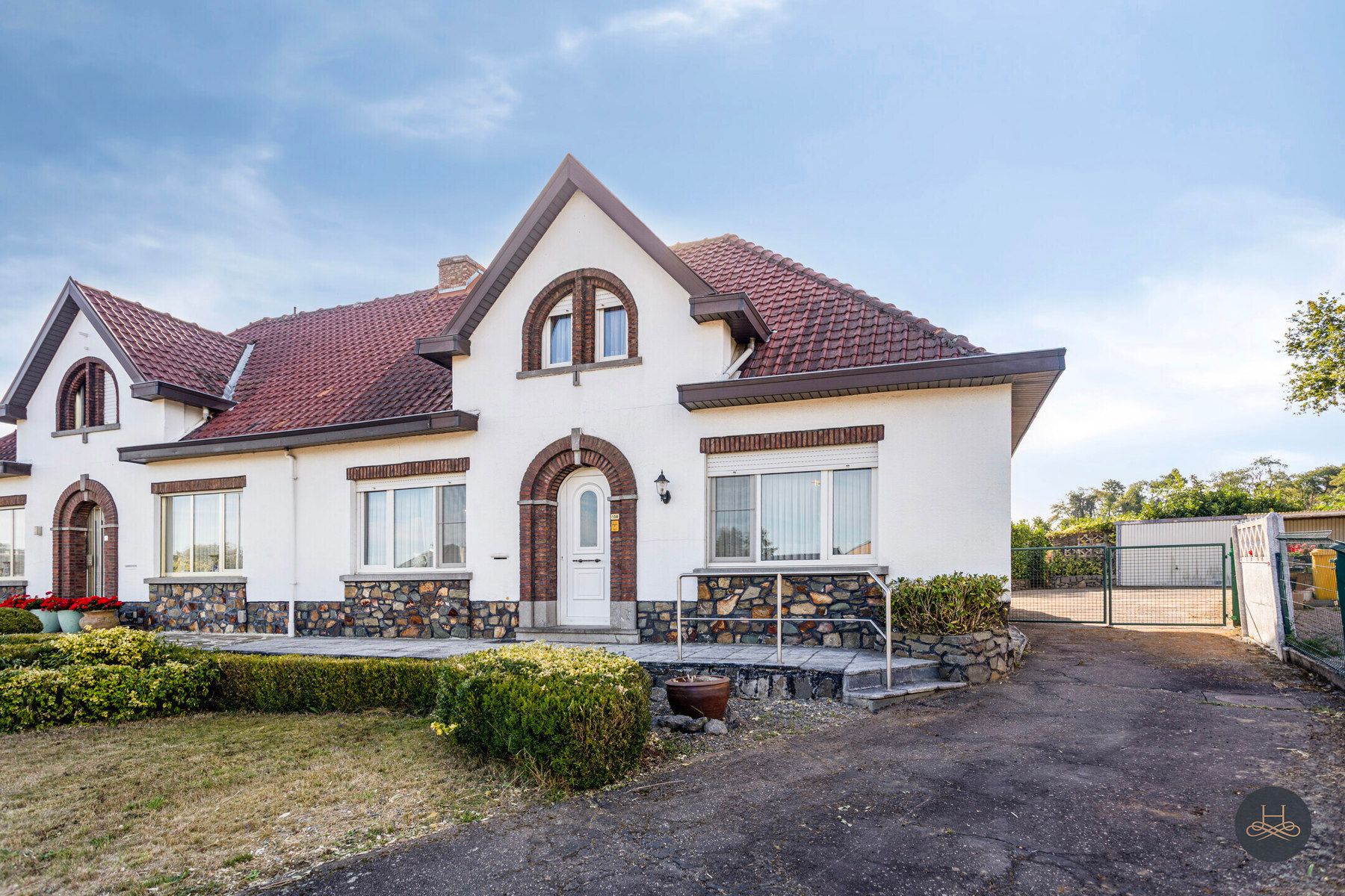 Hoofdfoto van de publicatie: Karaktervolle en ruime halfopen woning met leuke tuin