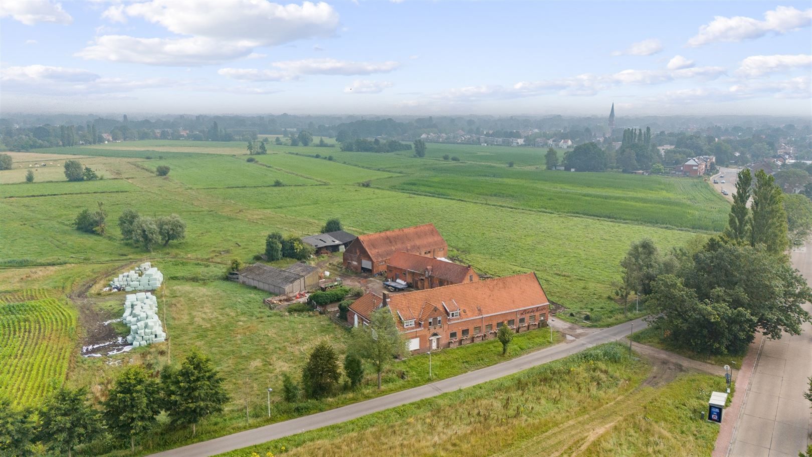 Boerderij met iets meer dan 38ha grond foto 3