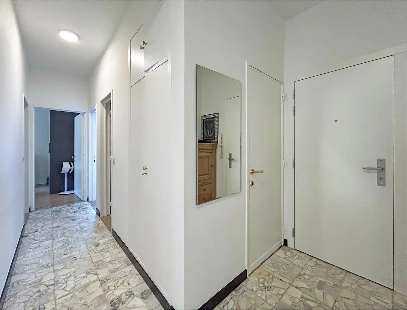 2 slaapkamer appartement met terras en staanplaats te Wilrijk! foto 5