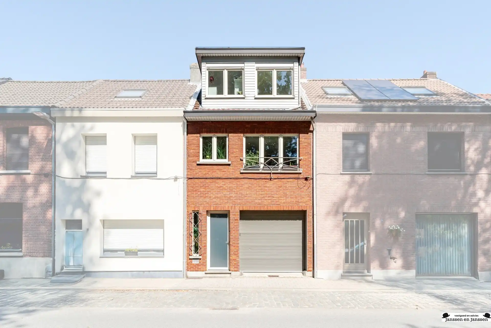 Ruime en instapklare gezinswoning met 4 slaapkamers, garage en tuin foto 32