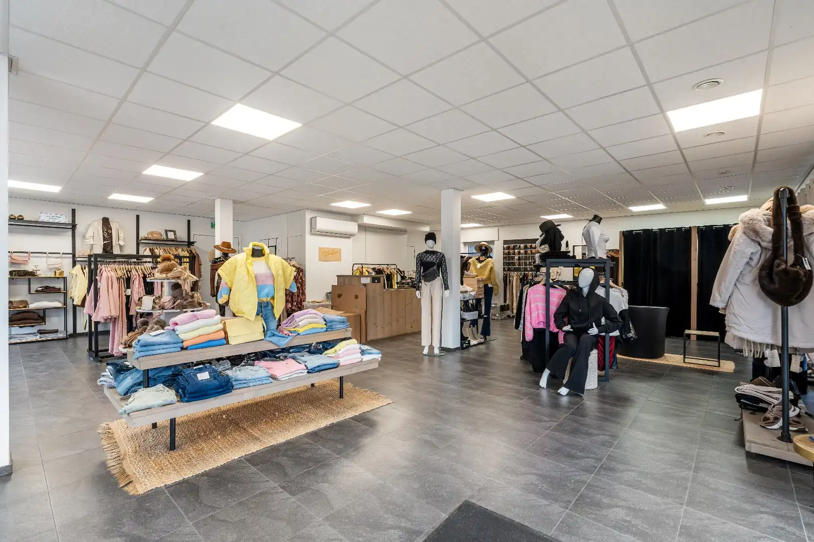 Handelsruimte, 110 m² + kelder, centrum van Houthalen-Oost foto 2