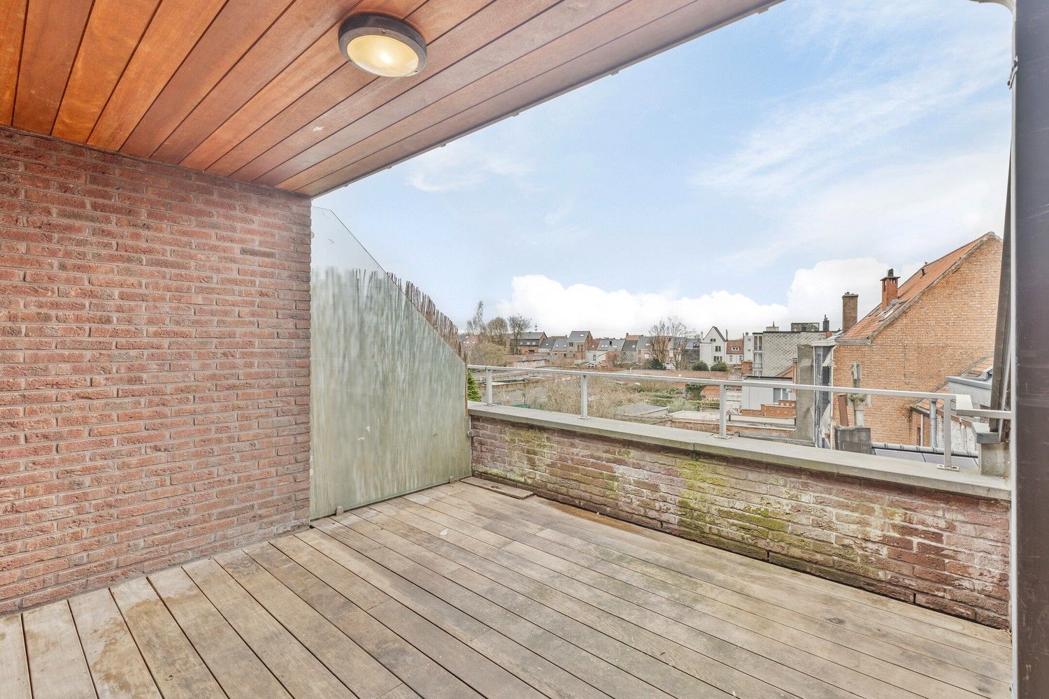 Verzorgd appartement met ruim terras foto 8