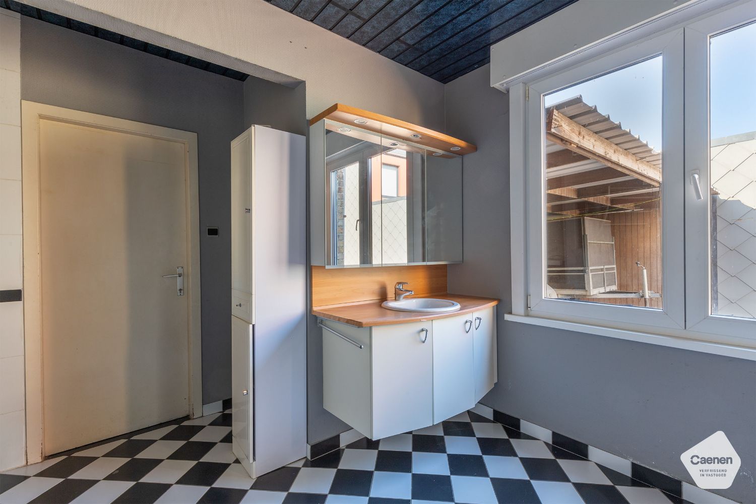 RUIME EN STEVIGE WONING in het centrum van Moerbrugge met mogelijkheid tot 5 slaapkamers foto 8