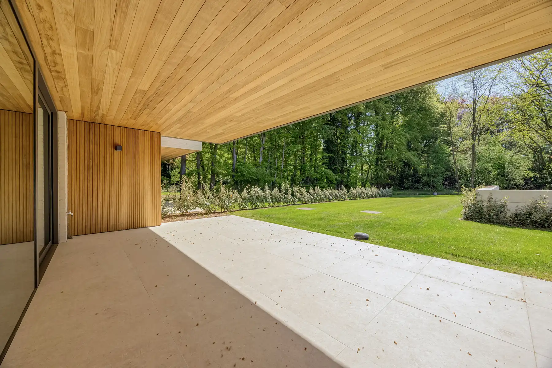 Prestigieus nieuwbouwappartement met ruime tuin en terras. foto 4
