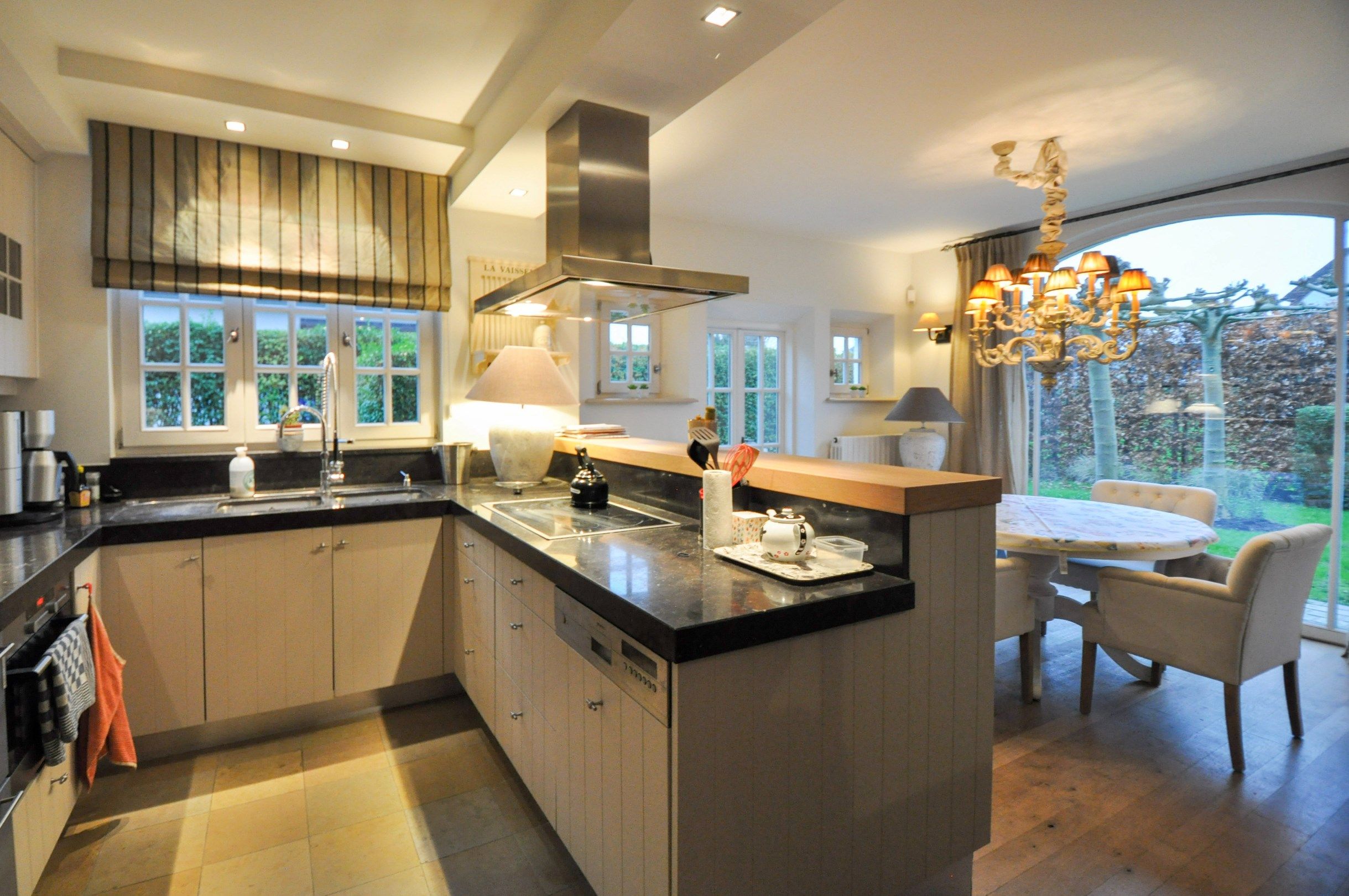 Charmante villa gelegen in een rustige residentiele wijk. foto 21