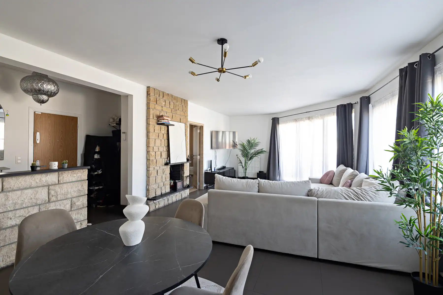 Gerenoveerd appartement met 2 slaapkamers foto 4