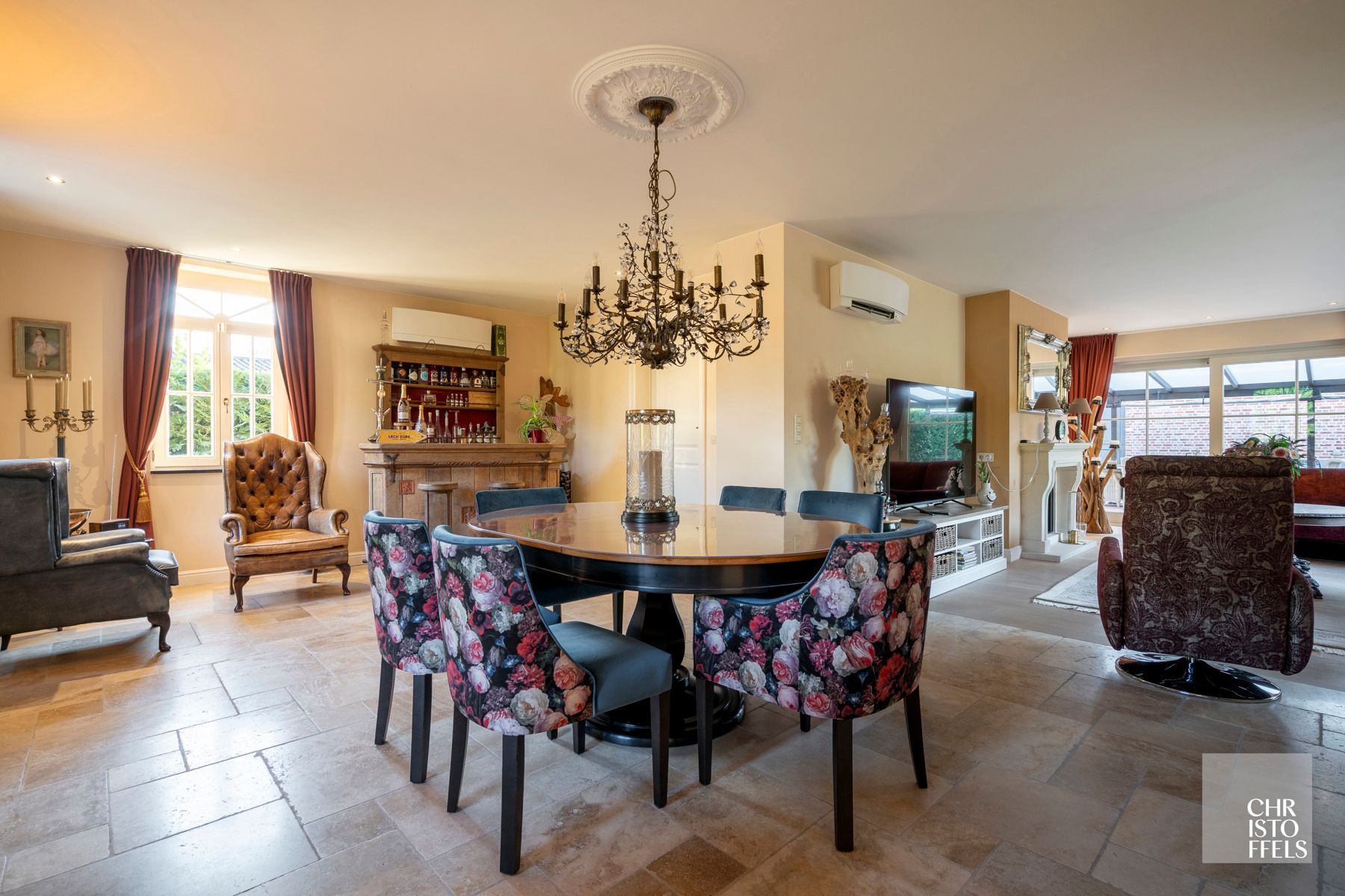 Charmante, volledig gerenoveerde villa op 1.000 m² met 4 slaapkamers en 2 badkamers foto 4