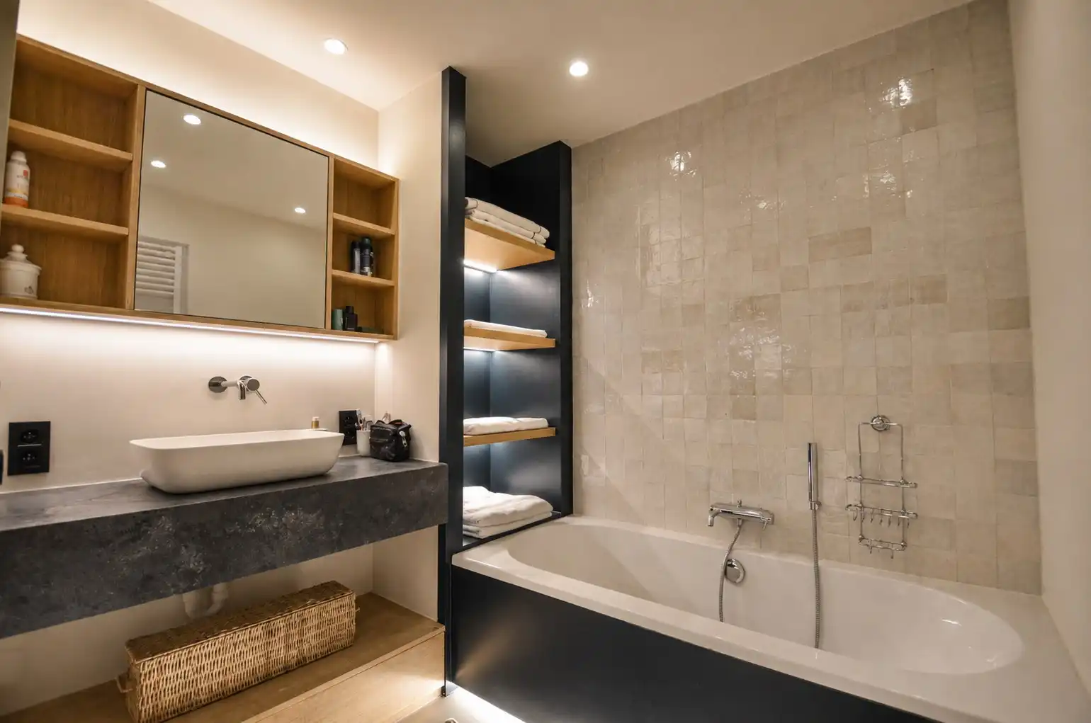 Stijlvol hoekappartement met tijdloze elegantie en een open zicht op de Kustlaan. foto 17