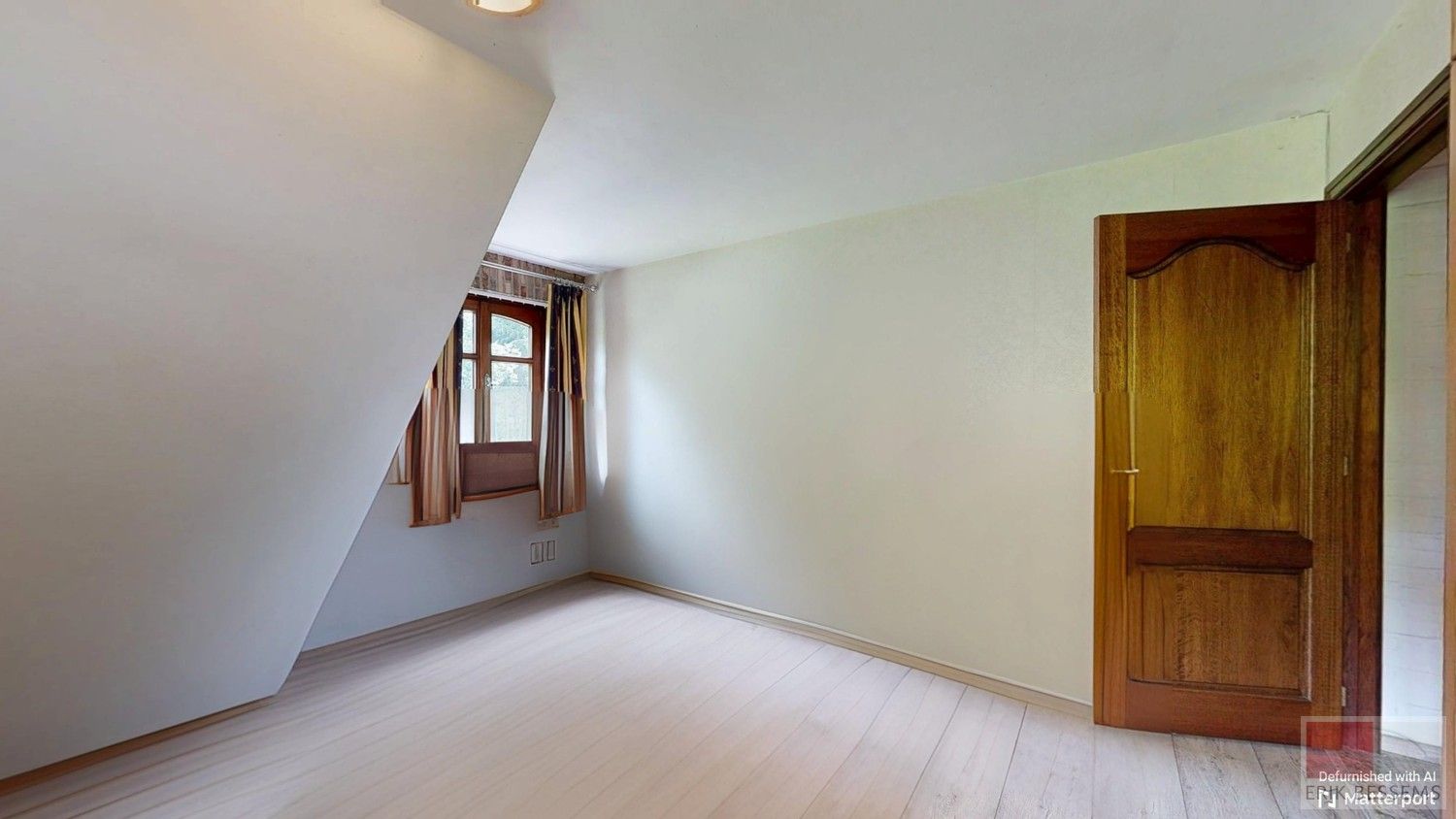 Ruime vrijstaande villa gebouwd in 1989, 365m² woonoppervlakte foto 17