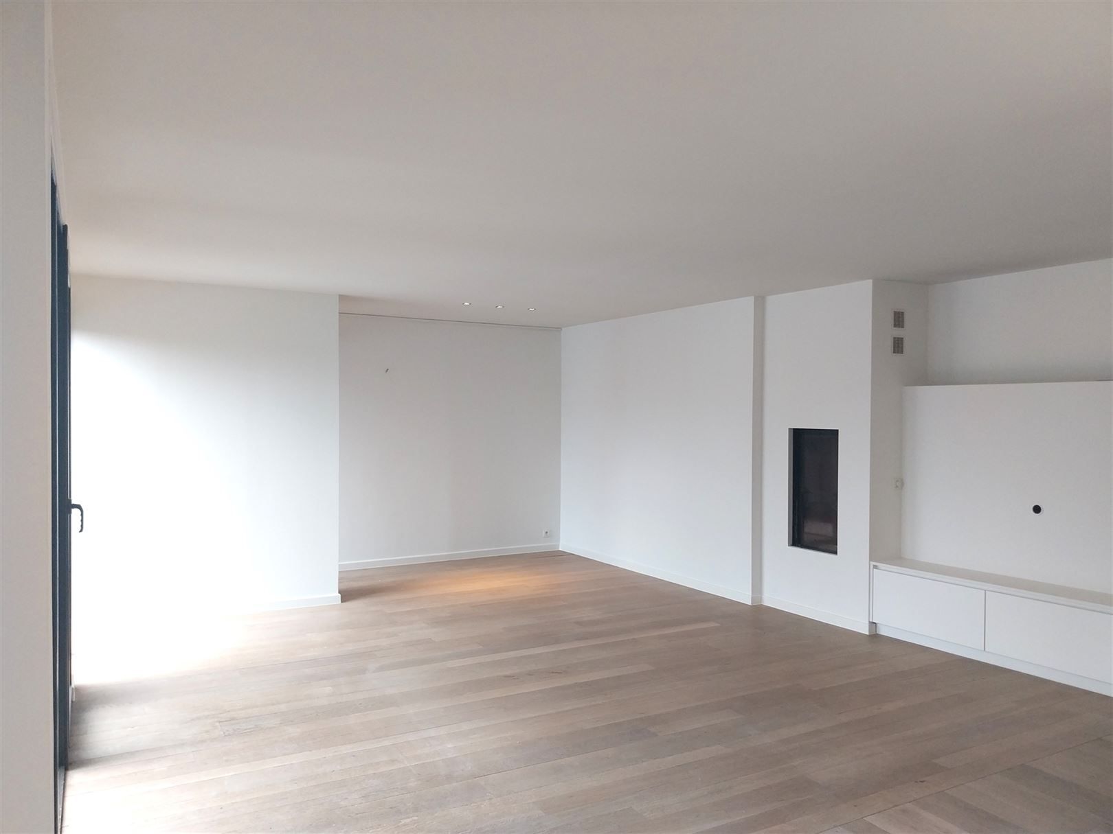 TE HUUR: Ruim appartement met 3 slaapkamers te Genk! foto 8