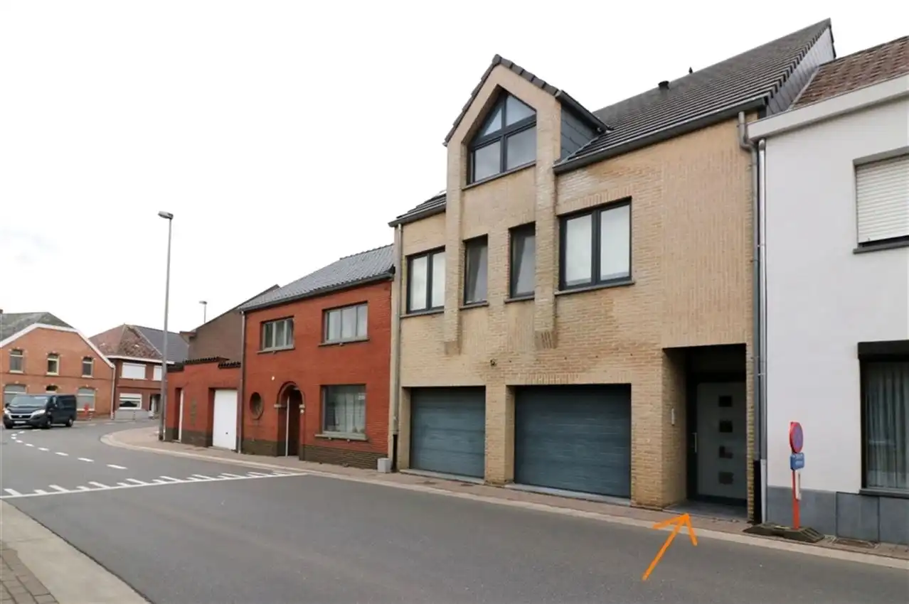 Duplex met 3 slpk., ruim terras en garage nabij station foto {{pictureIndex}}