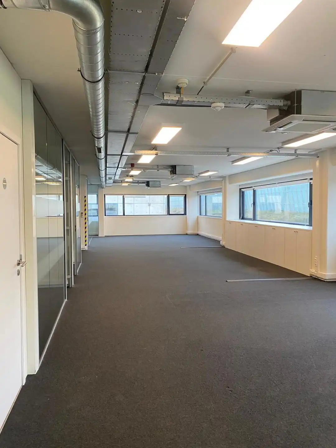Kantoorruimte van 380 m² op toplocatie Westpoort Zwijndrecht foto 3