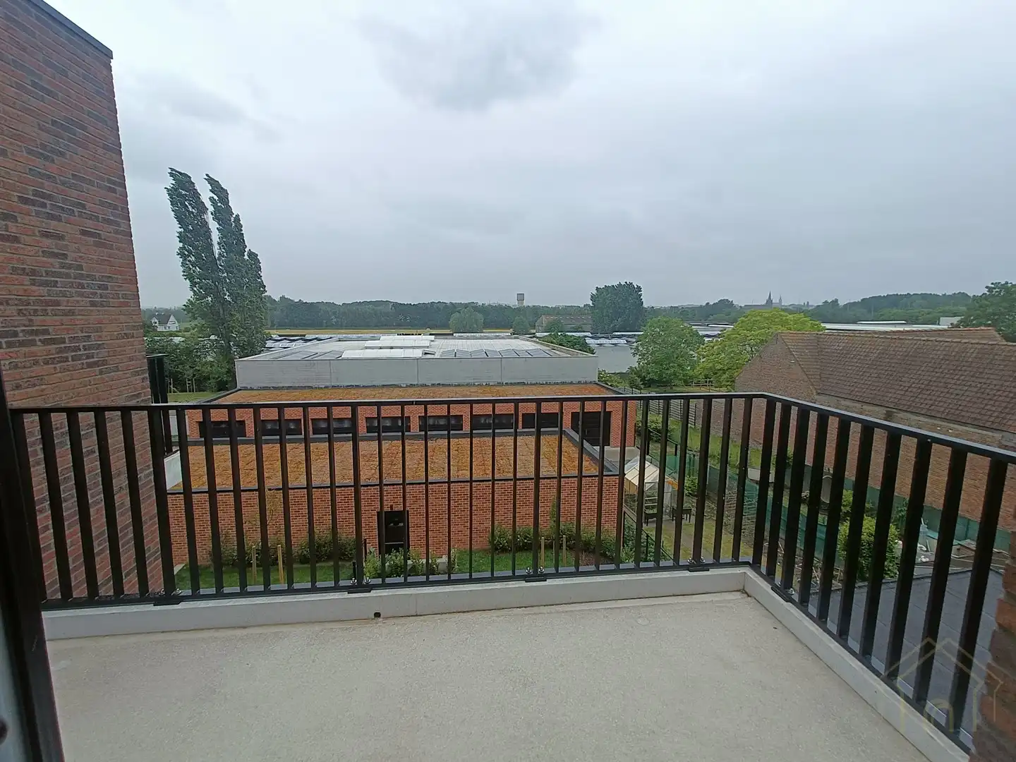 Instapklaar appartement met twee slaapkamers en garage, zuidgericht! foto 5
