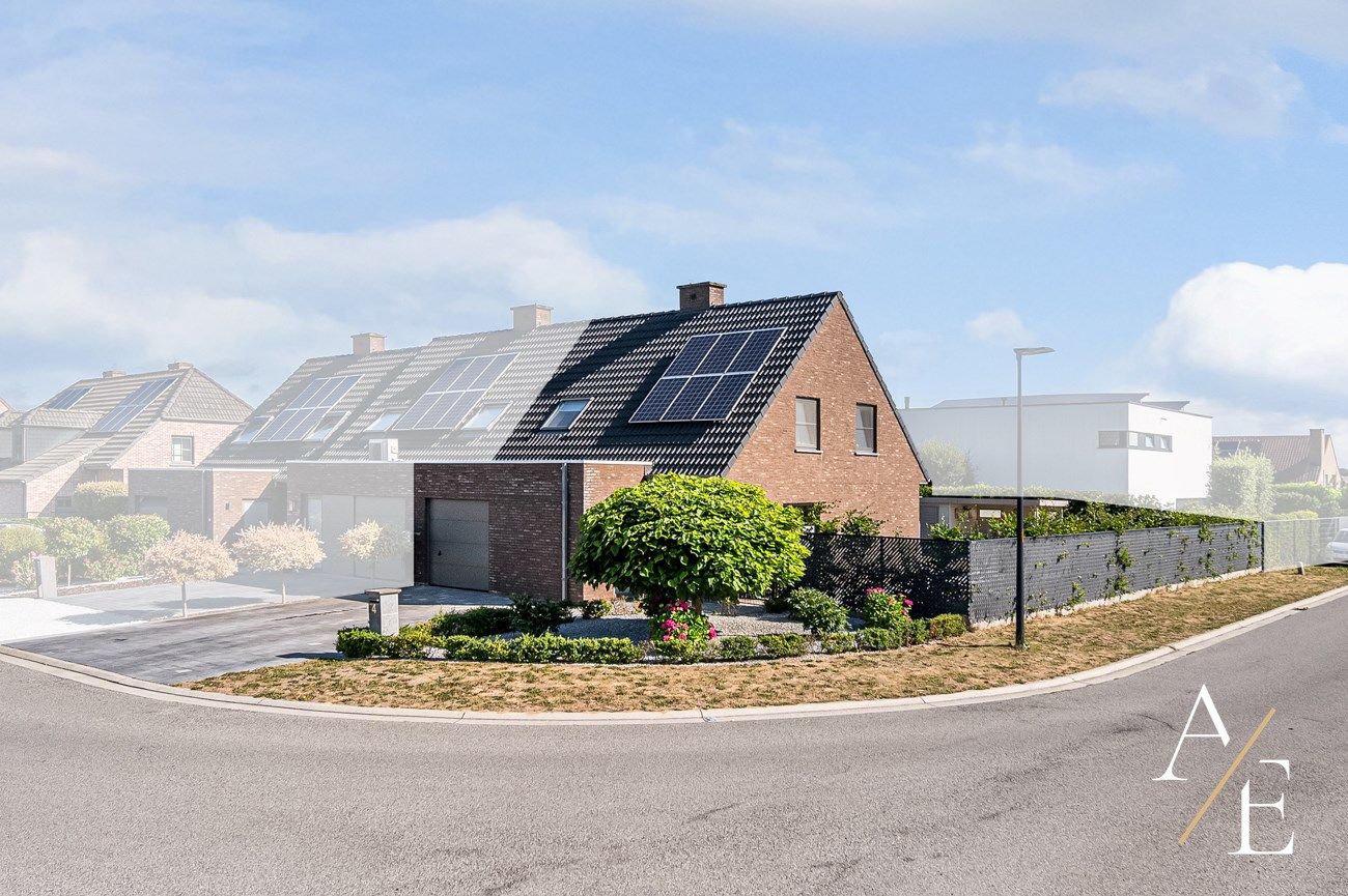 MELLE - Instapklare woning met gezellige tuin, terras en pergola in kindvriendelijke wijk foto {{pictureIndex}}