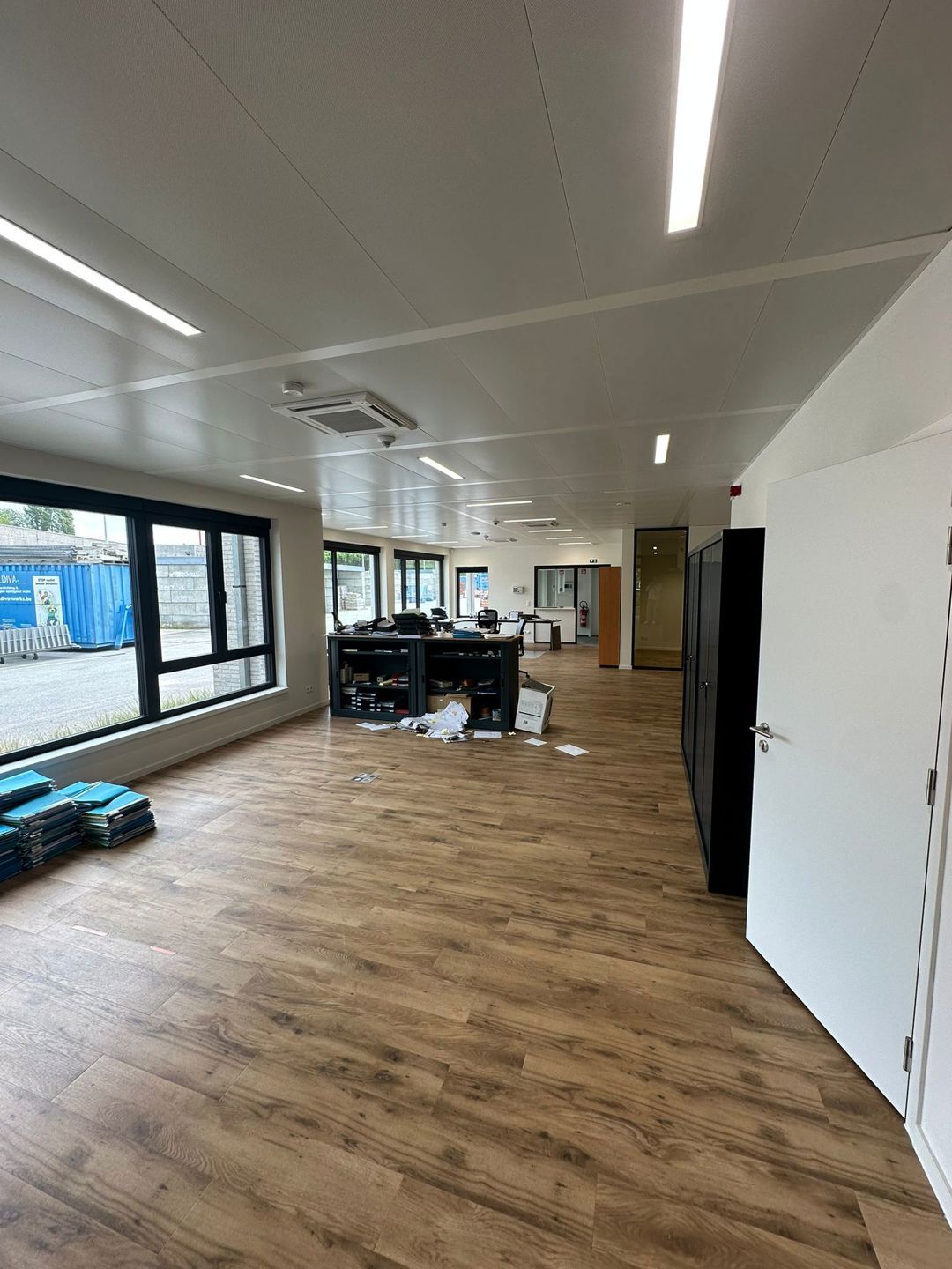 Moderne bedrijfsruimte met kantoren, magazijn en buitenopslag - Boombekelaan 9 Hoboken foto 3