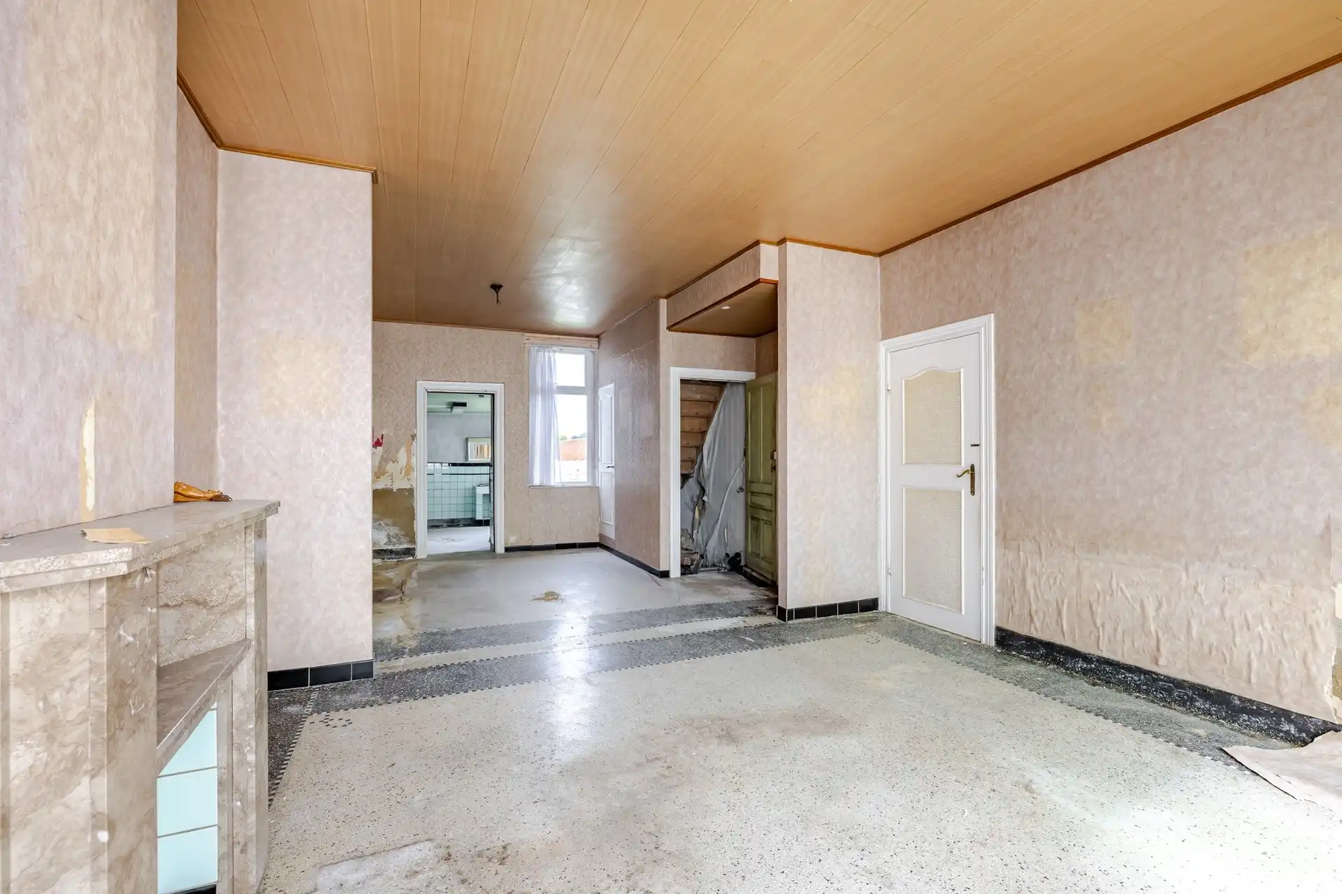 Te renoveren woning met grote tuin en garage te Haaltert foto 4
