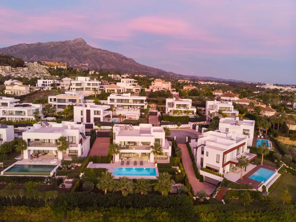 Spectaculaire villa met panoramisch uitzicht in Nueva Andalucía - luxe levensstijl in de iconische golfvallei van Marbella foto 26