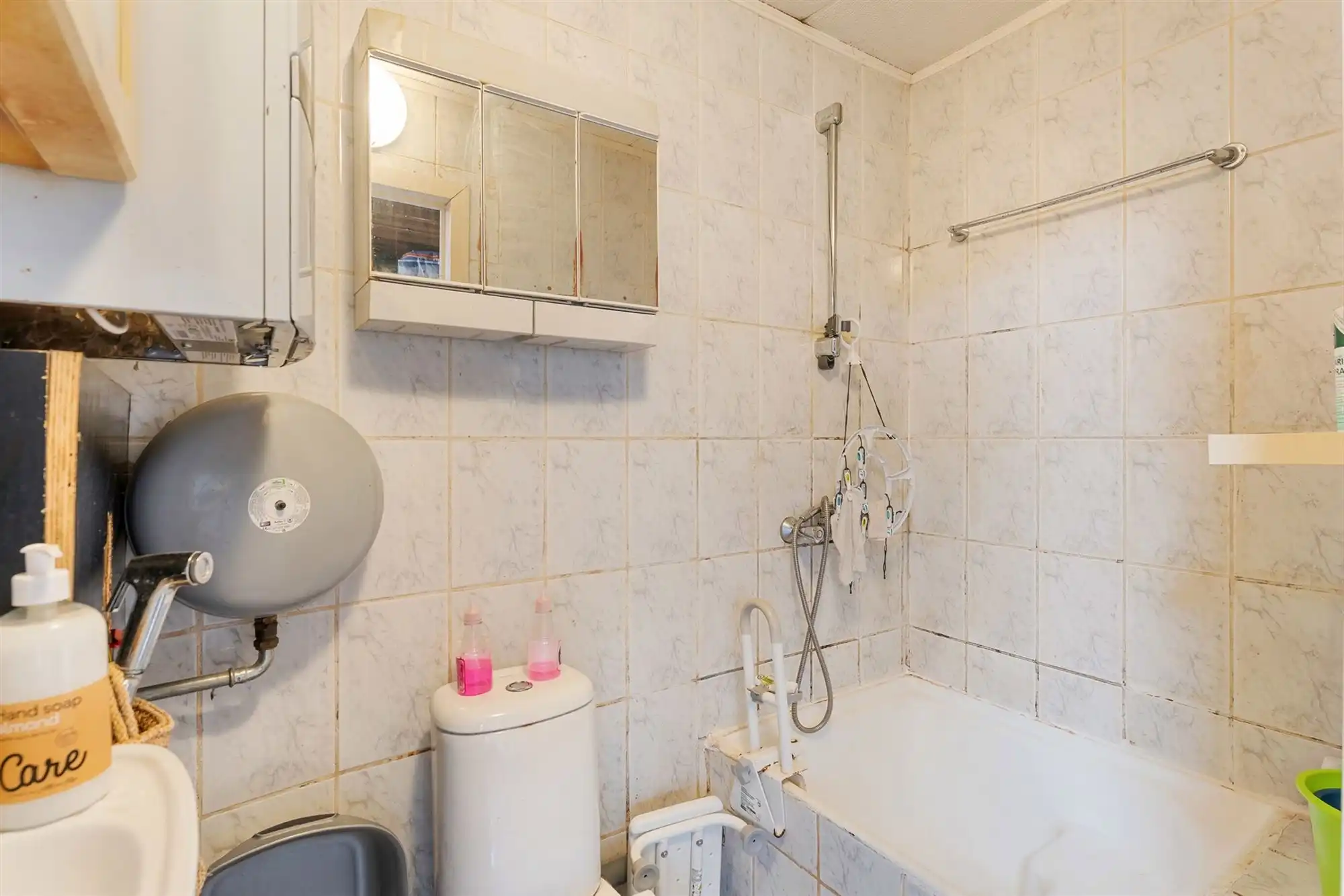 TE RENOVEREN WONING MET BOVENLIGGEND APPARTEMENT GELEGEN TE HEPPEN foto 7