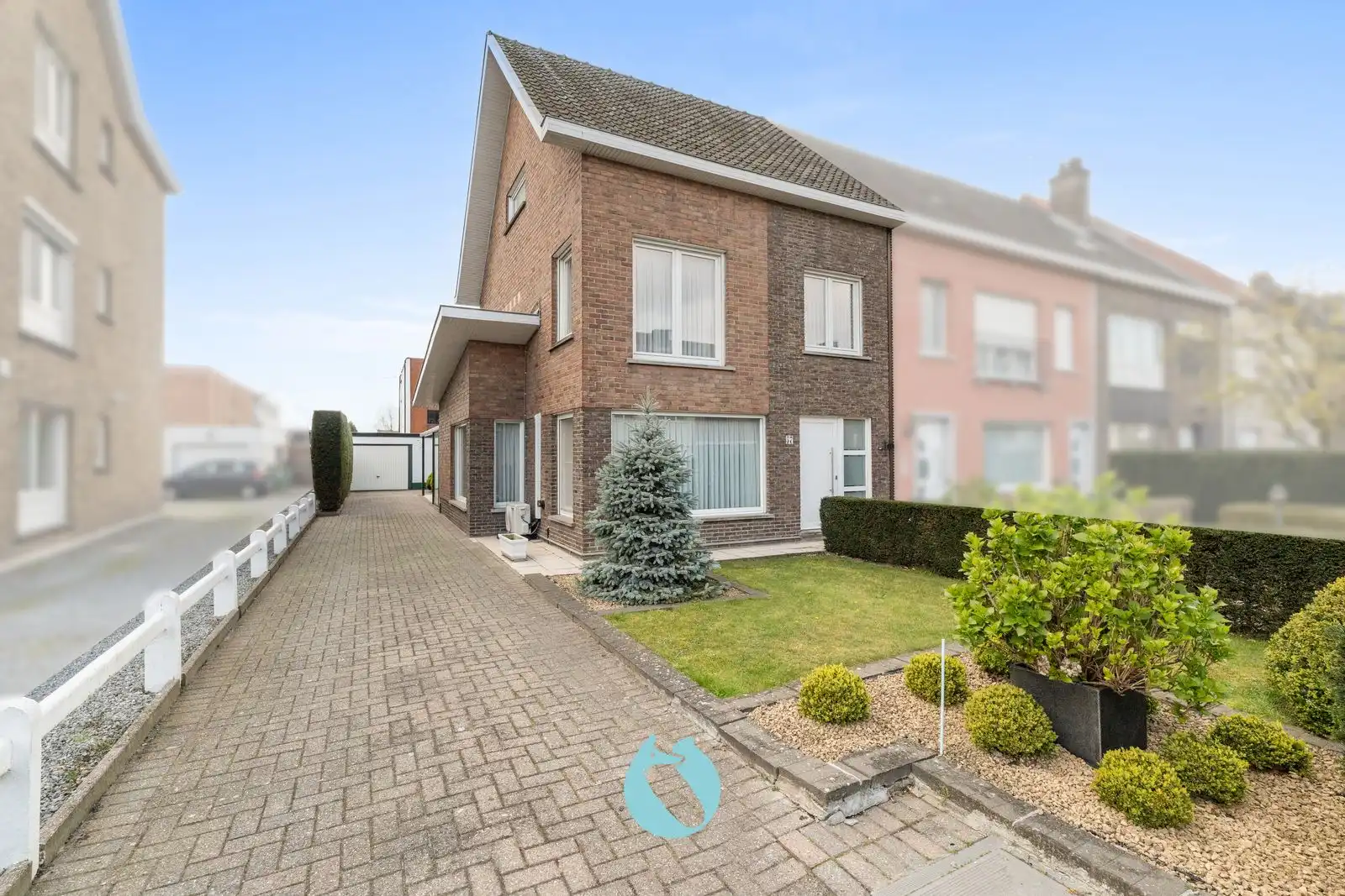 Woning is gelegen in een aangename en rustige buurt foto 2