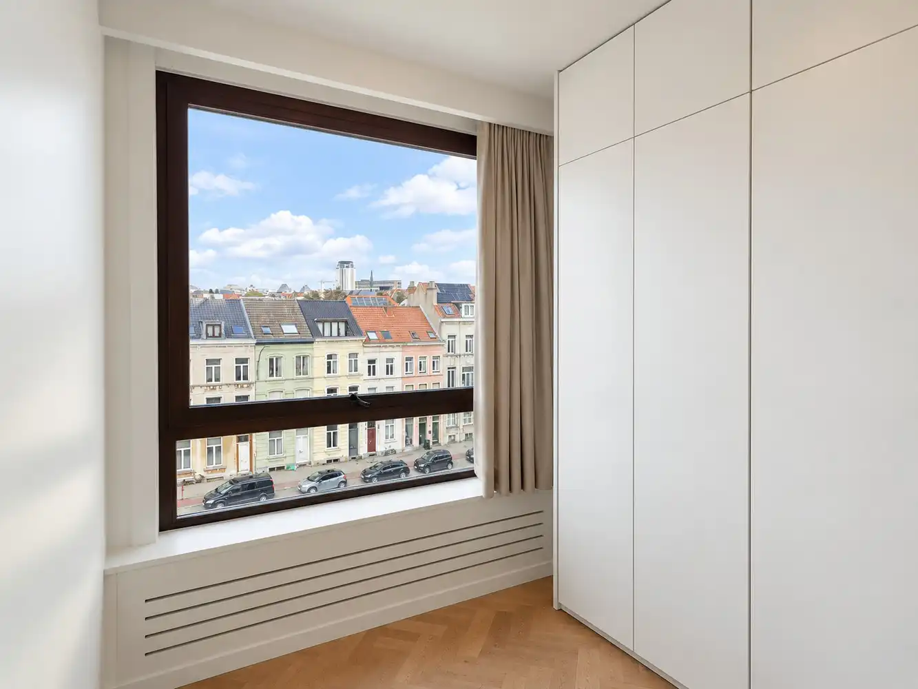 Hoogwaardig gerenoveerd en bijzonder elegant appartement met terras langs de Leie en panoramisch zicht over de stad Gent foto 14