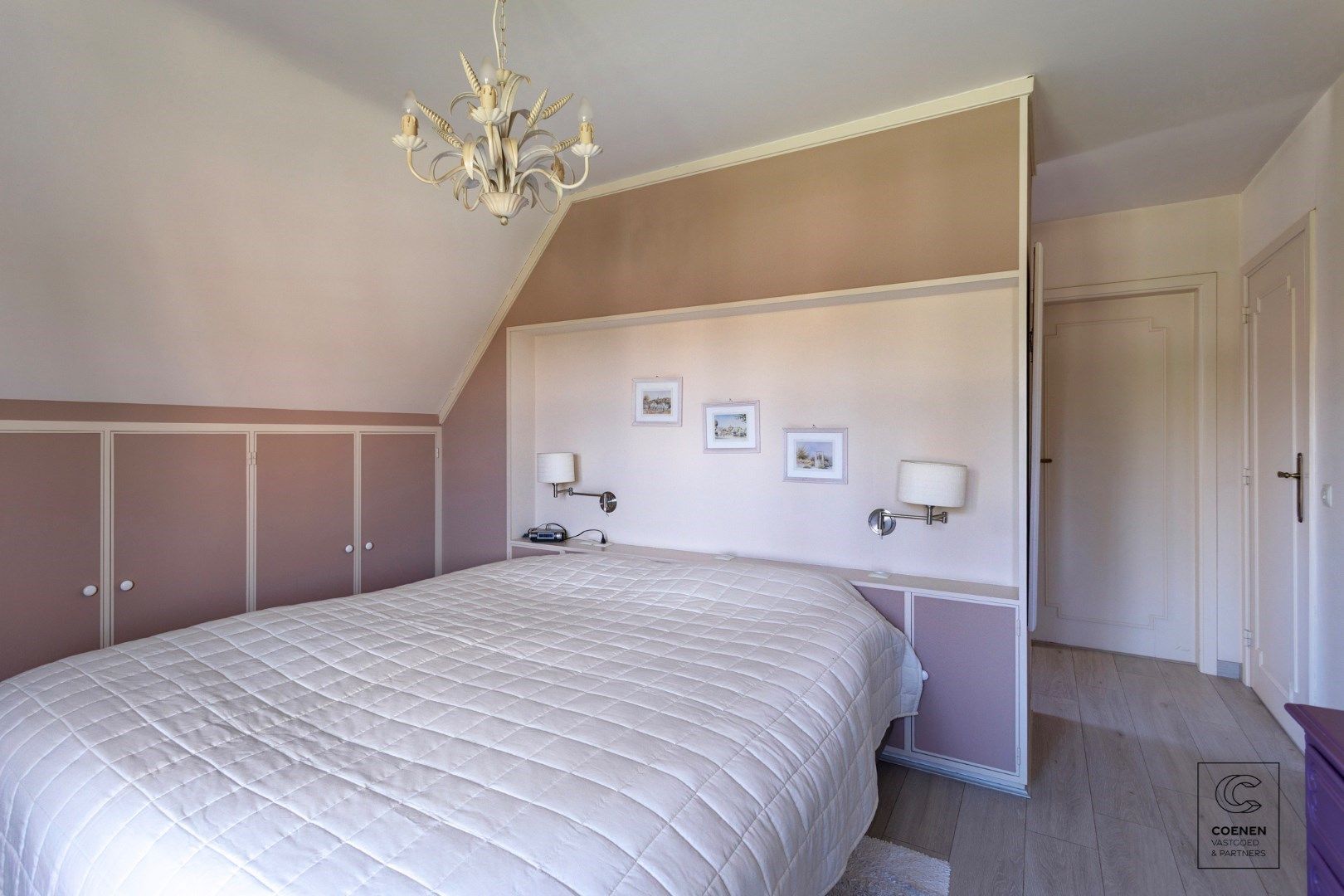 Instapklare villa met 4 slpk's en prachtige tuin op een perceel van 1125 m² te Lier. foto 19