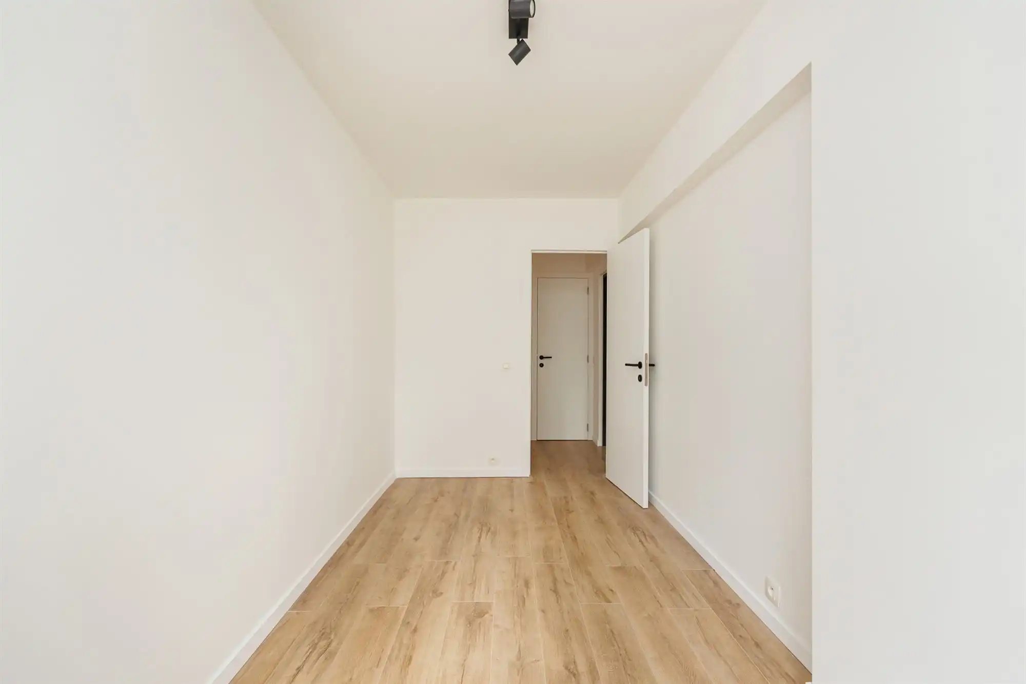 Lichtrijk gelijkvloersappartement met 2 slpk op TOPlocatie foto 14