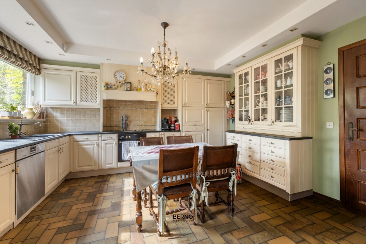 Ruime laagbouwvilla met 5 slaapkamers en 150 m² kelder/garage in Lede foto 5