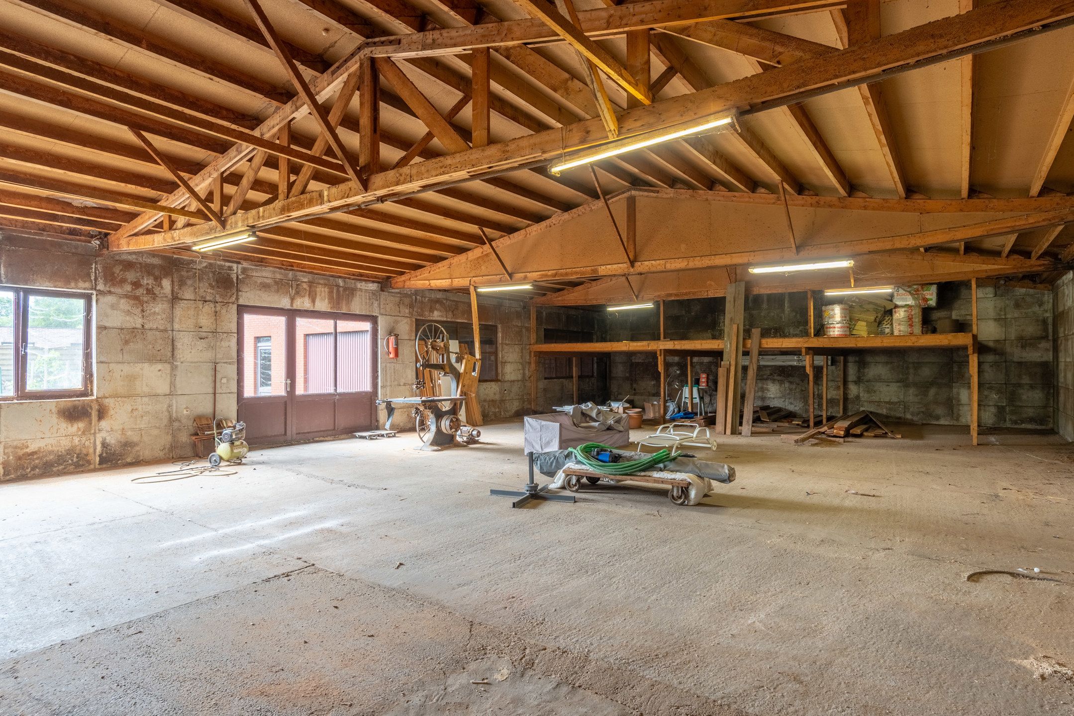 Ruime, te renoveren woning met vergund magazijn te Beerse foto 34