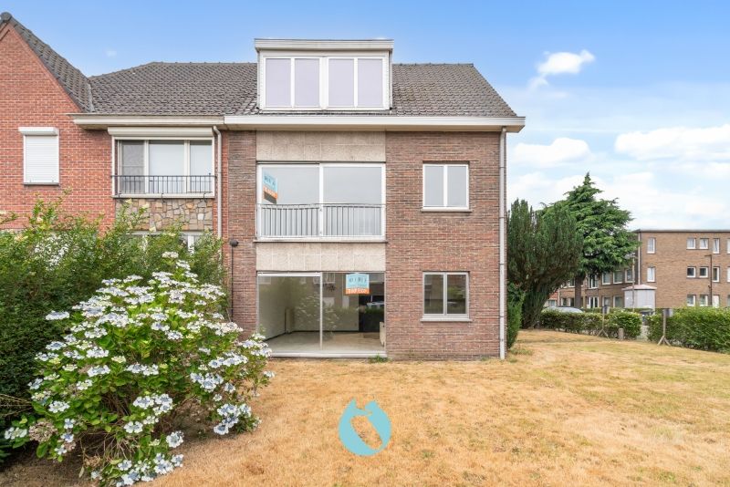Kleinschalig gebouw met 2 appartementen en 2 garages foto 2