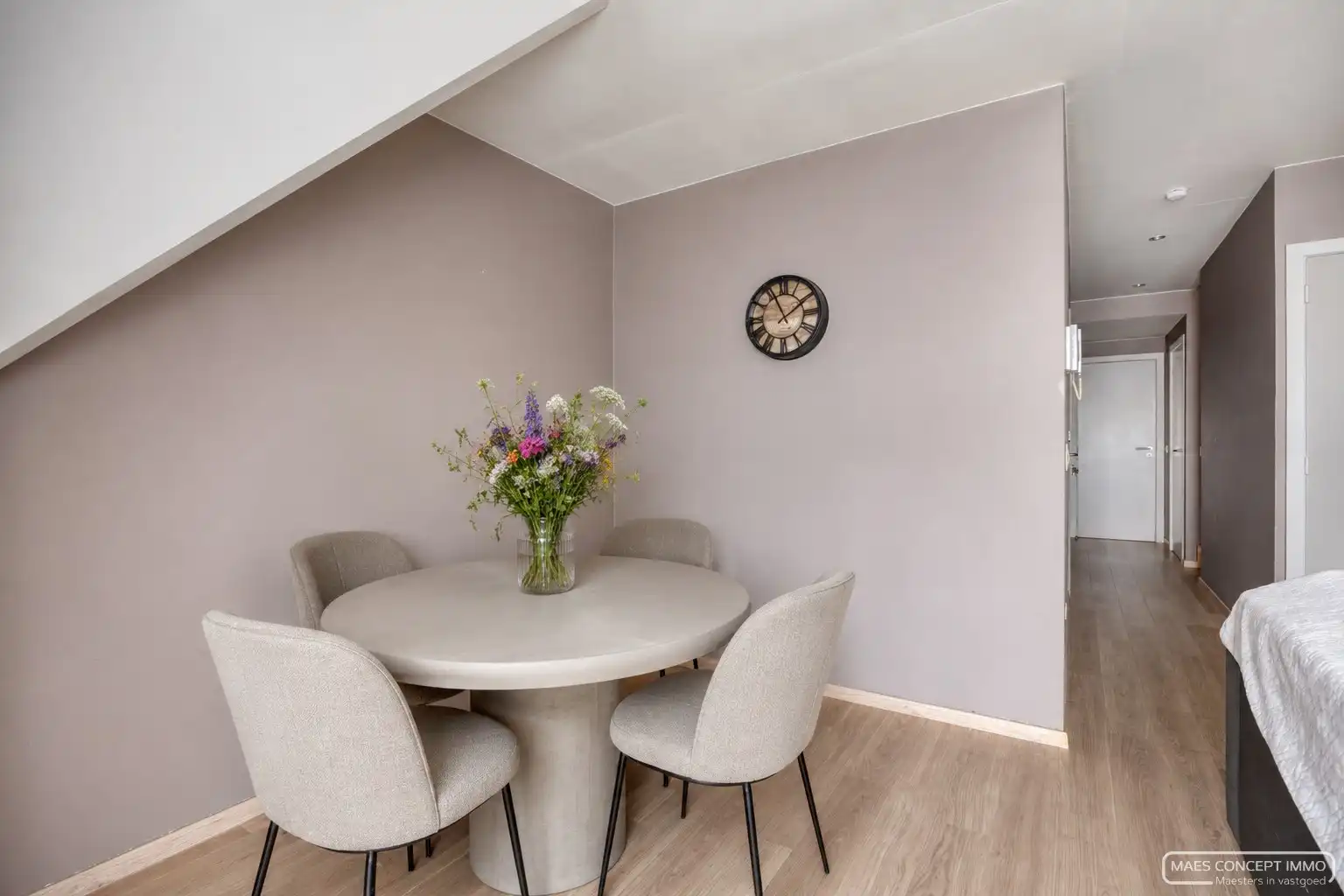Duplex appartement te koop in Ingooigem met 2 slk, 2 badkamers en garage foto 2