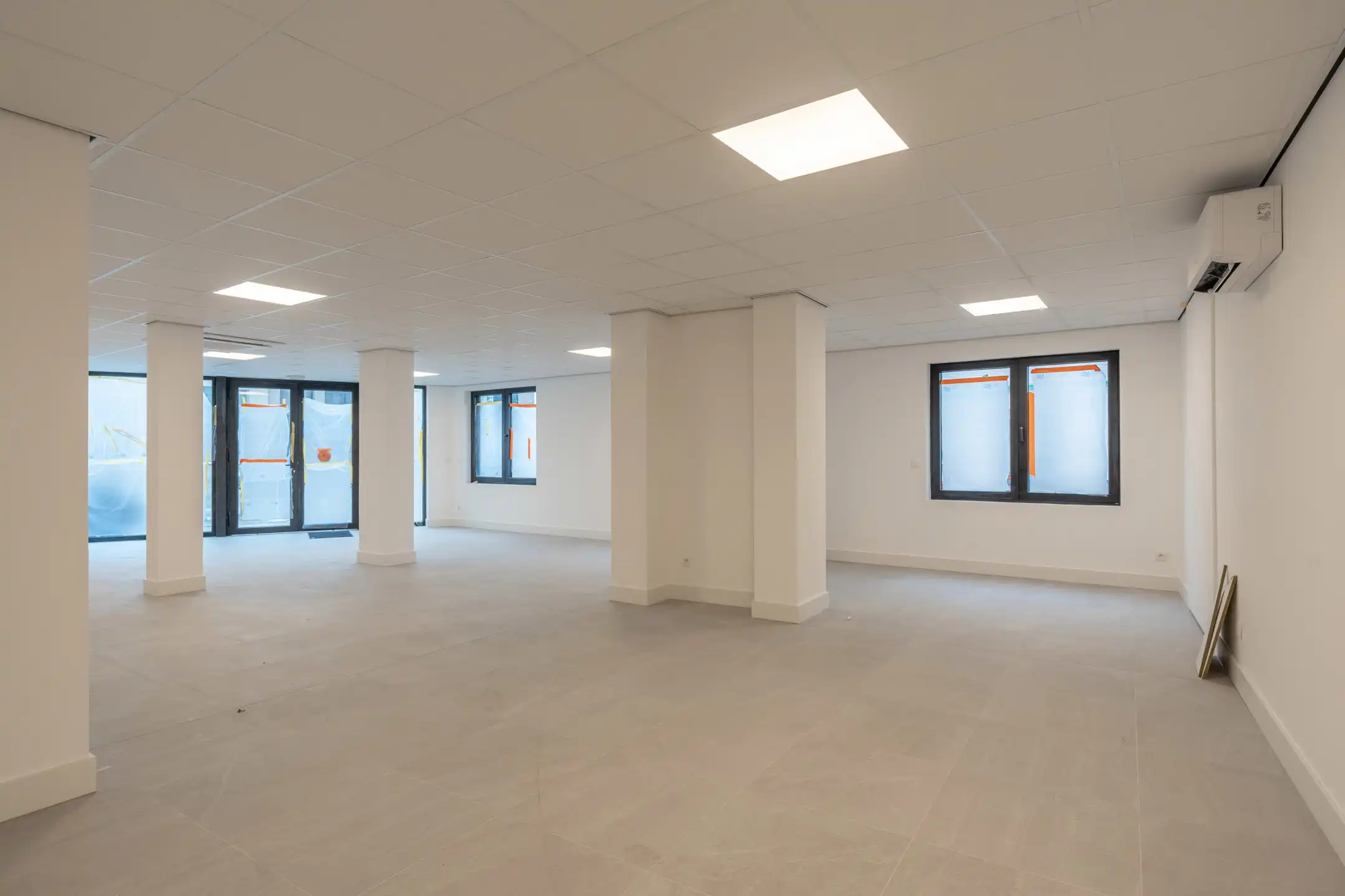 Handelspand met garage, gelegen op topligging te Vosselaar! foto 4